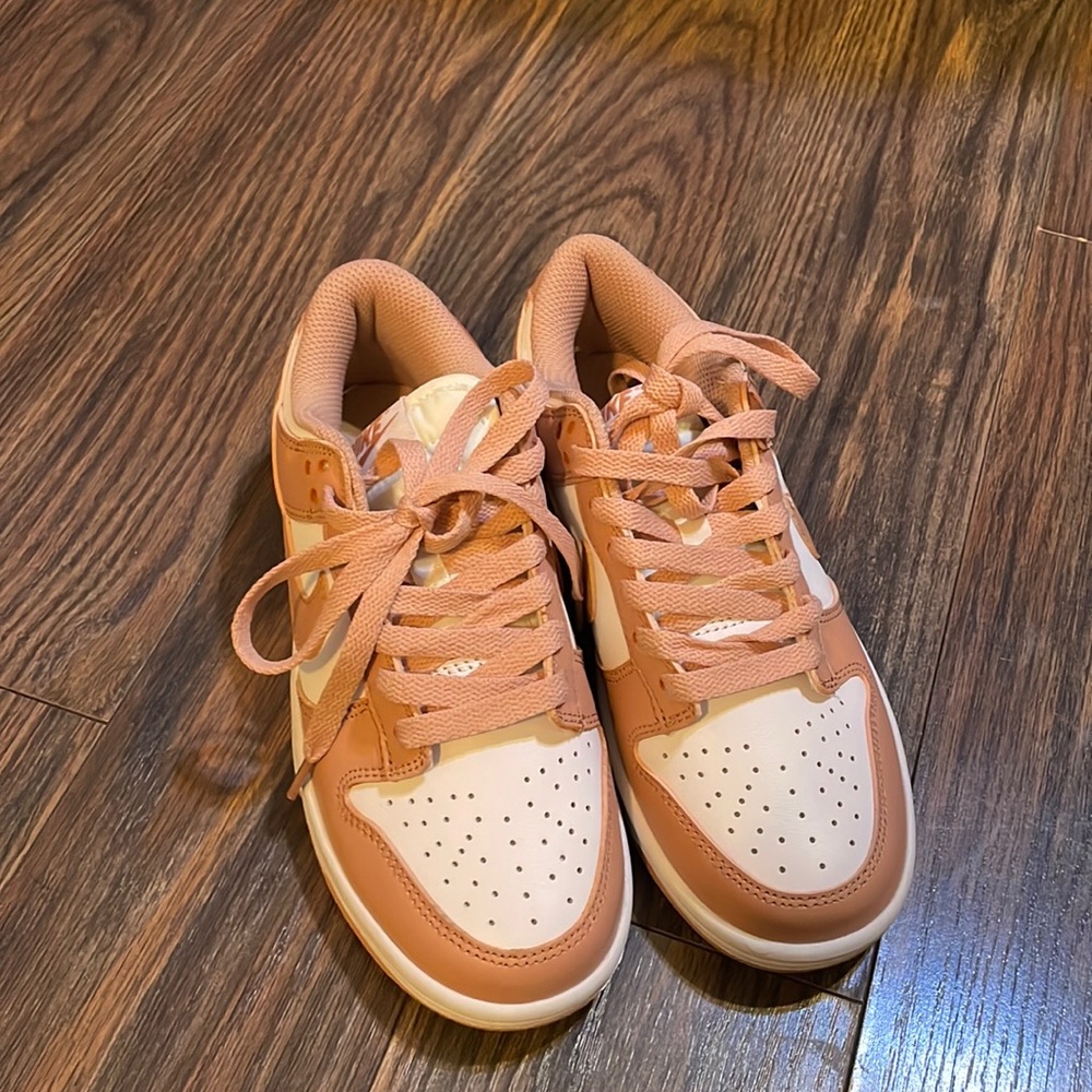 Peachy low dunks, BRAND NEW
